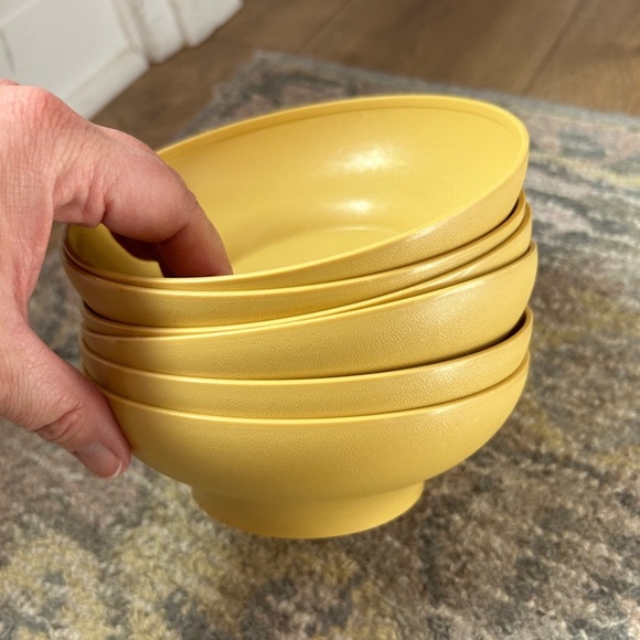 Vintage Salad Bowls Tupperwear - Picture 5 of 7